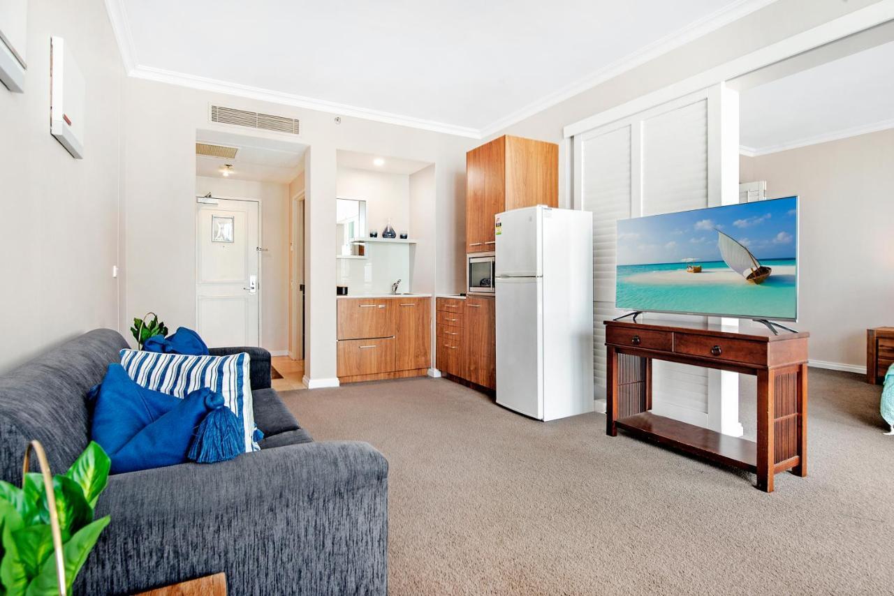 Legends 1 Bedroom Spa Suite - We Accommodate Голд-Кост Экстерьер фото
